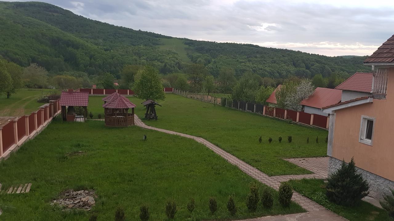 Hotel Lara Solochyn Esterno foto